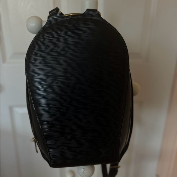 Authentic Classy Louis Vuitton vintage EPI Backpack - Picture 3 of 6